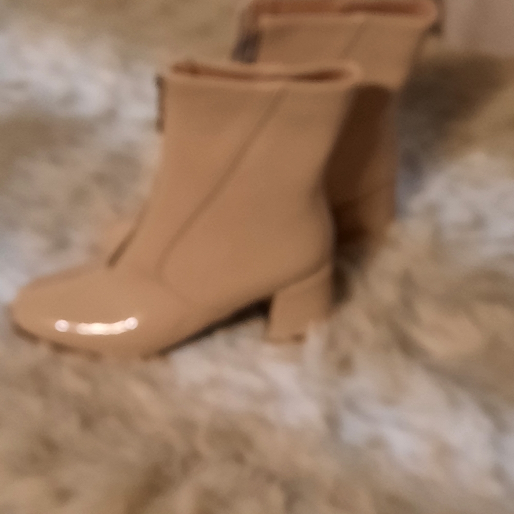 Natural Beige Tan patent Leather BBO boots NEW